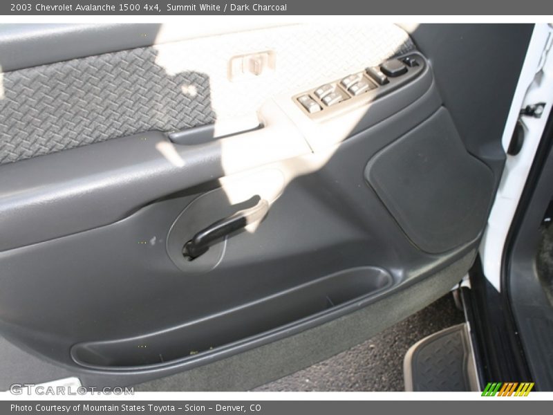 Summit White / Dark Charcoal 2003 Chevrolet Avalanche 1500 4x4