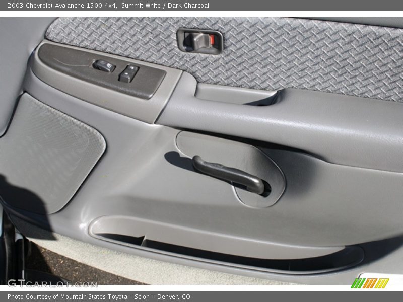 Summit White / Dark Charcoal 2003 Chevrolet Avalanche 1500 4x4
