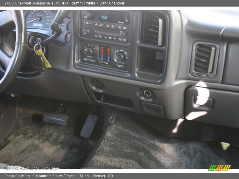 Summit White / Dark Charcoal 2003 Chevrolet Avalanche 1500 4x4