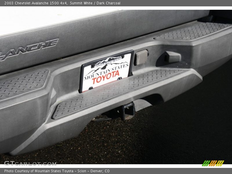 Summit White / Dark Charcoal 2003 Chevrolet Avalanche 1500 4x4
