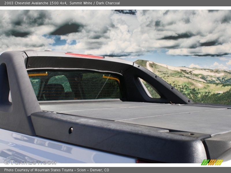 Summit White / Dark Charcoal 2003 Chevrolet Avalanche 1500 4x4