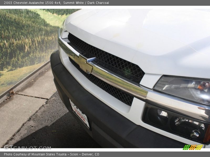 Summit White / Dark Charcoal 2003 Chevrolet Avalanche 1500 4x4