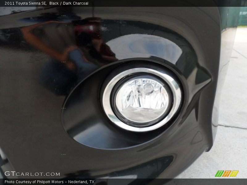 Black / Dark Charcoal 2011 Toyota Sienna SE