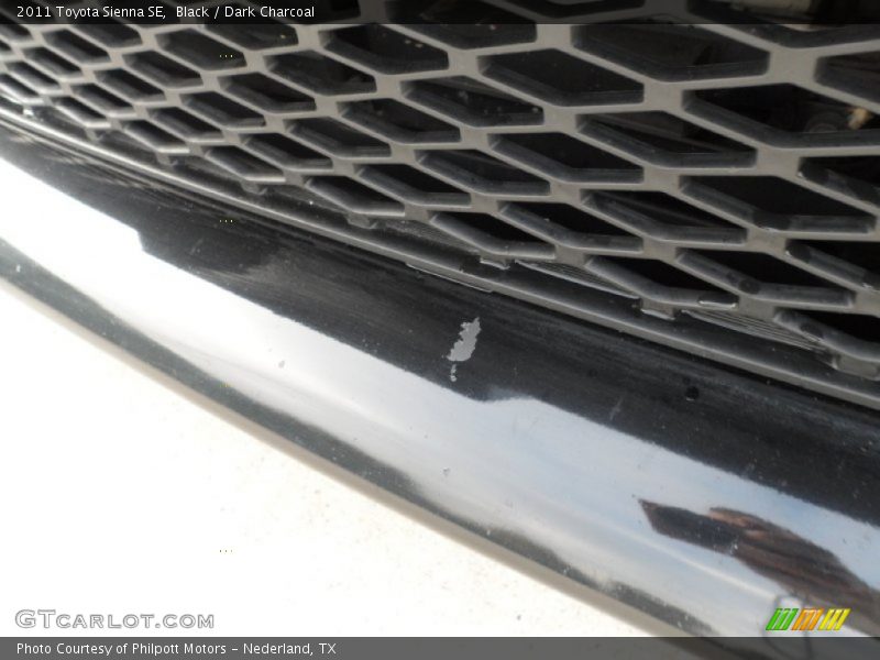 Black / Dark Charcoal 2011 Toyota Sienna SE