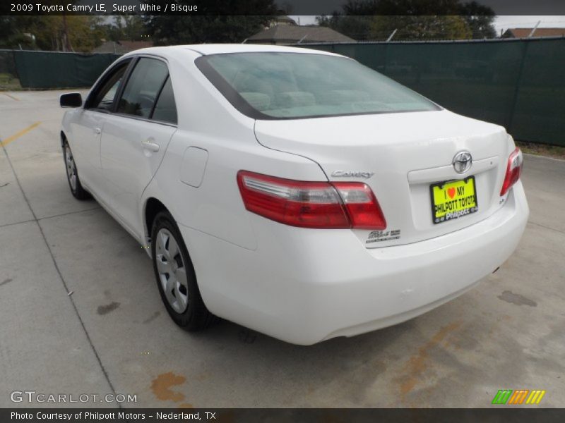 Super White / Bisque 2009 Toyota Camry LE