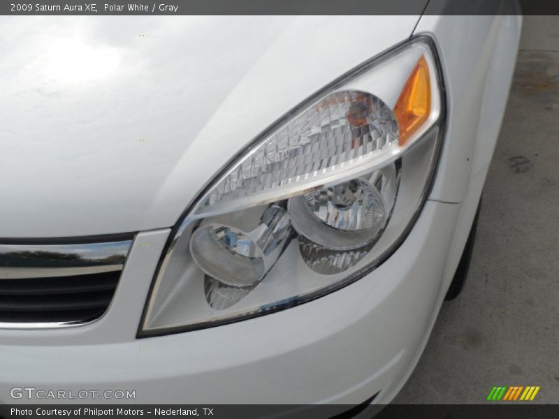 Polar White / Gray 2009 Saturn Aura XE