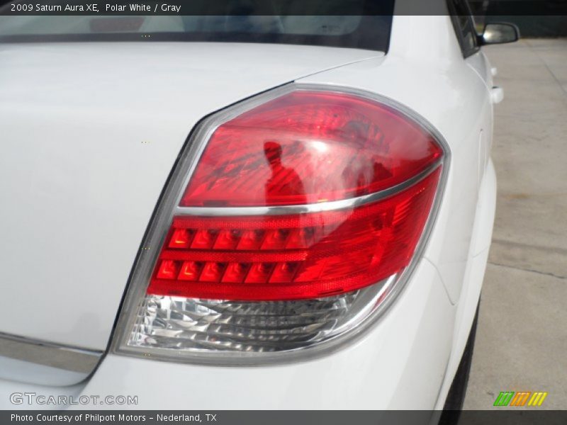 Polar White / Gray 2009 Saturn Aura XE