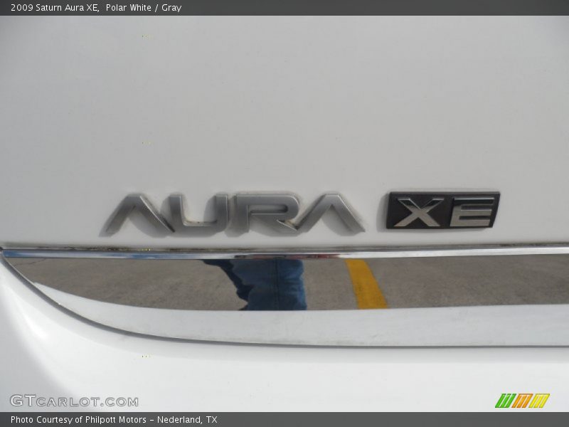 Polar White / Gray 2009 Saturn Aura XE