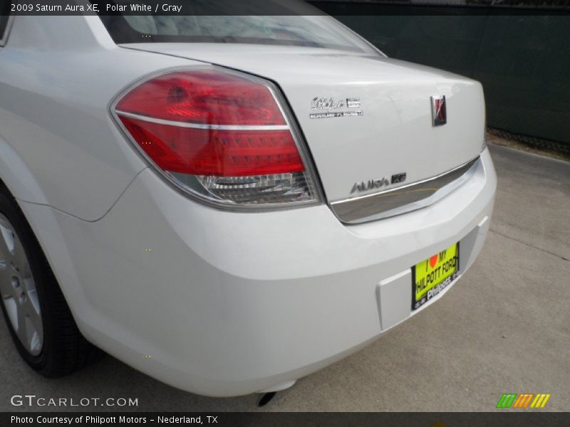 Polar White / Gray 2009 Saturn Aura XE
