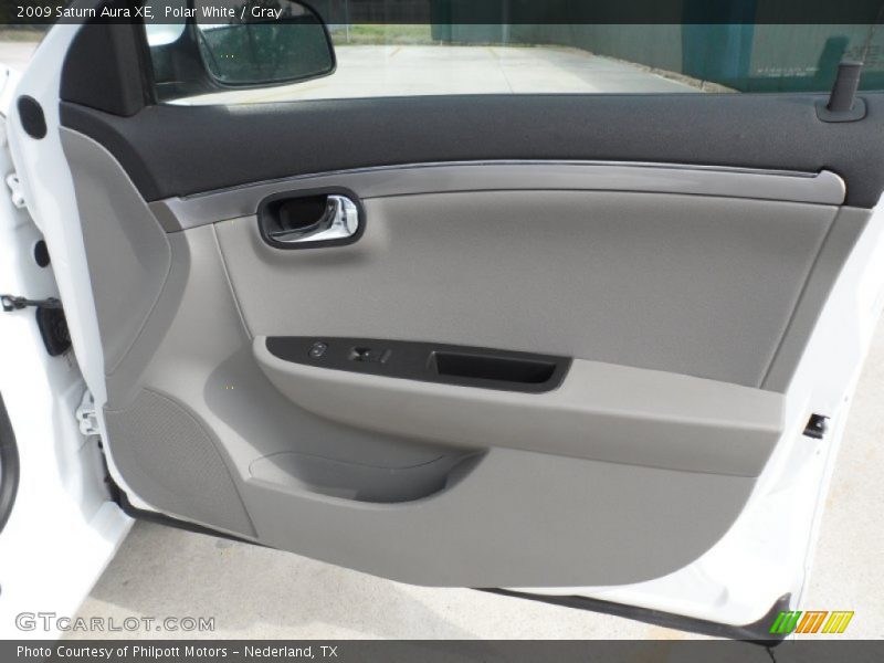 Polar White / Gray 2009 Saturn Aura XE