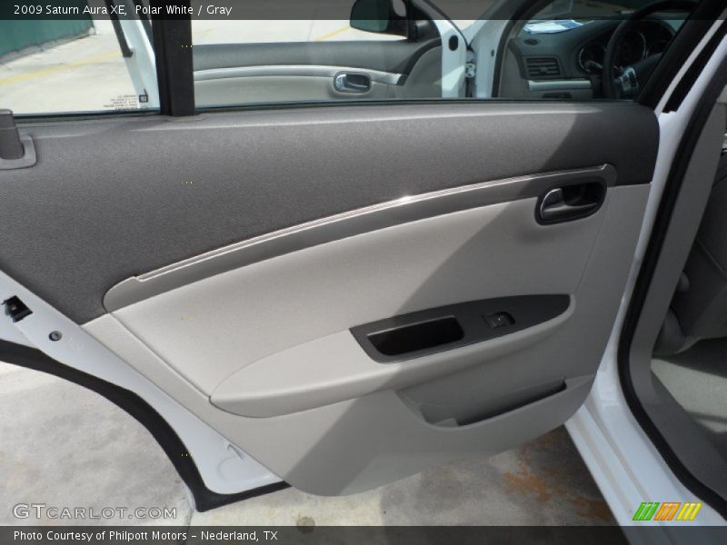 Polar White / Gray 2009 Saturn Aura XE