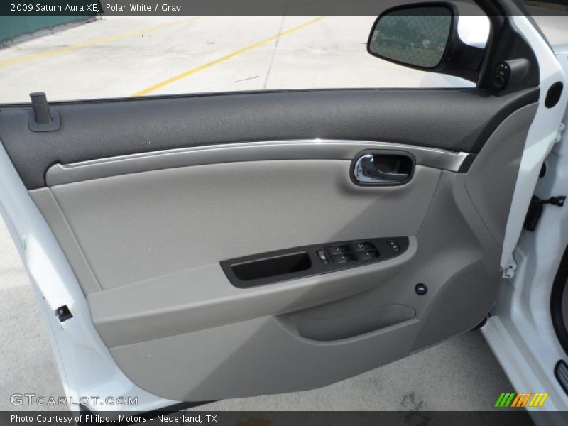 Polar White / Gray 2009 Saturn Aura XE