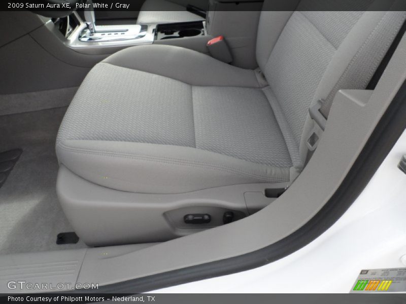 Polar White / Gray 2009 Saturn Aura XE