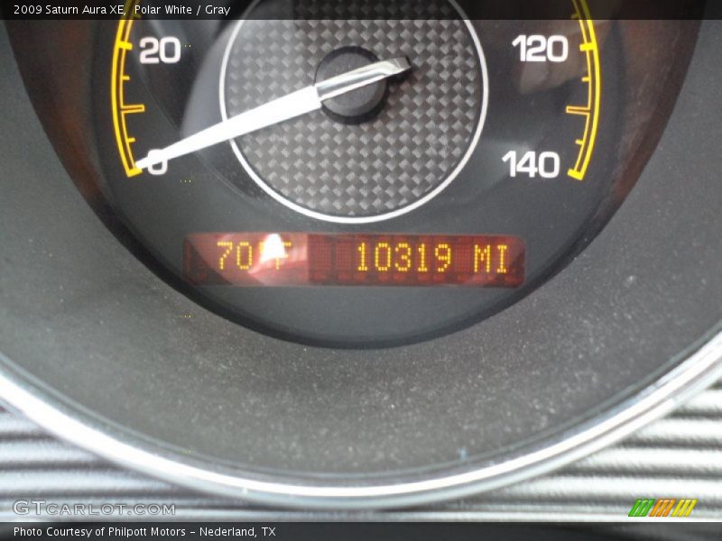 Polar White / Gray 2009 Saturn Aura XE