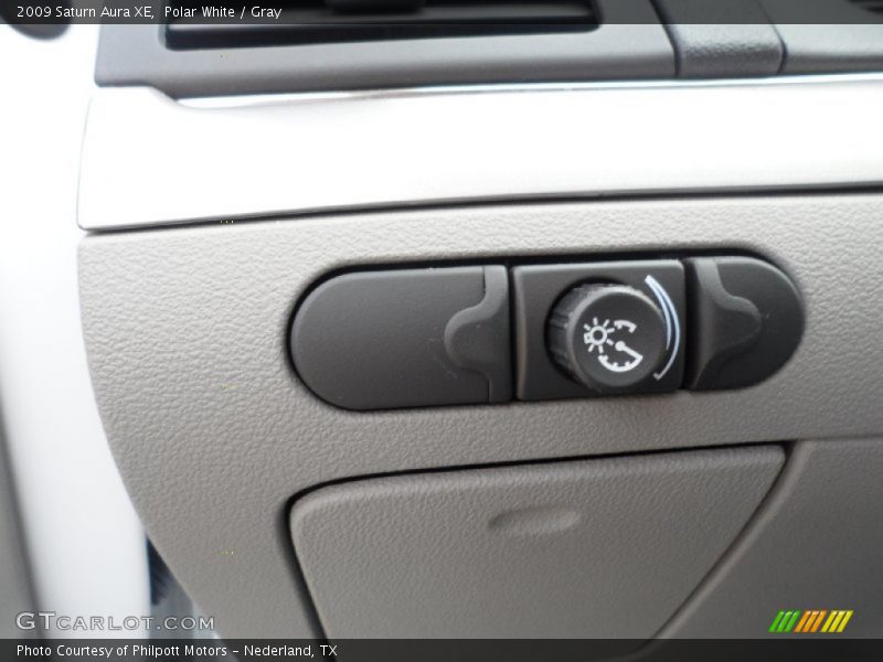 Polar White / Gray 2009 Saturn Aura XE