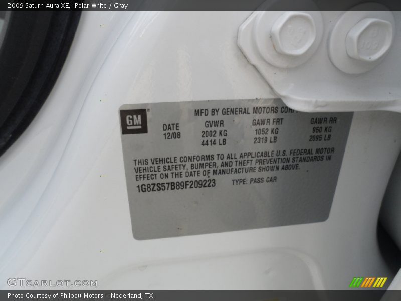Polar White / Gray 2009 Saturn Aura XE