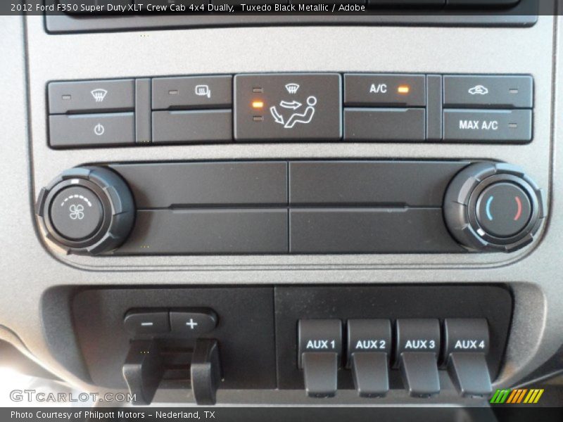 Controls of 2012 F350 Super Duty XLT Crew Cab 4x4 Dually