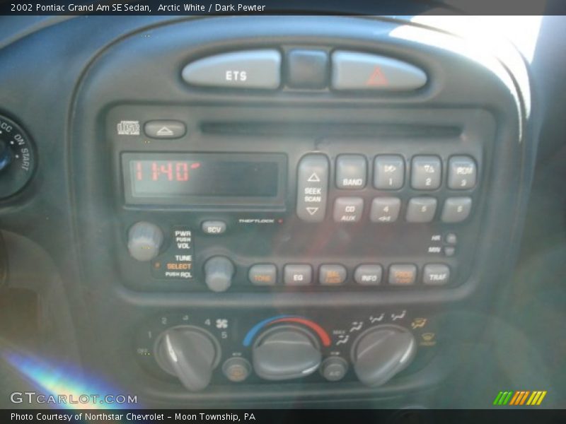 Arctic White / Dark Pewter 2002 Pontiac Grand Am SE Sedan