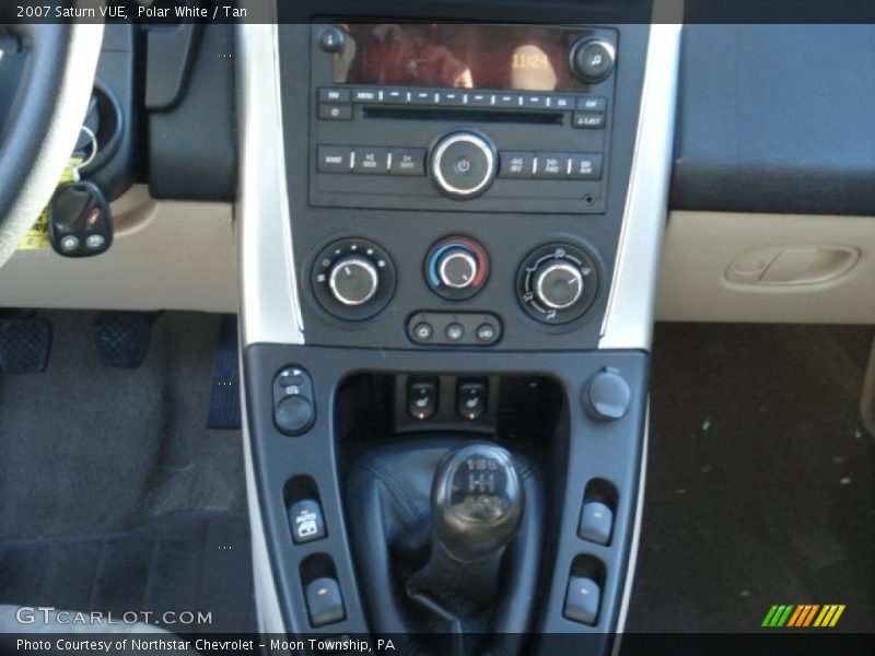 Polar White / Tan 2007 Saturn VUE