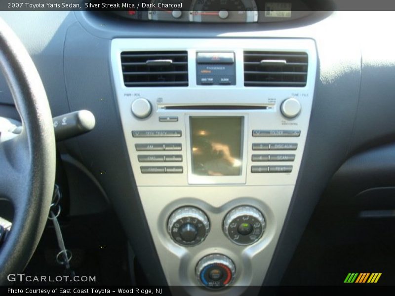 Silver Streak Mica / Dark Charcoal 2007 Toyota Yaris Sedan