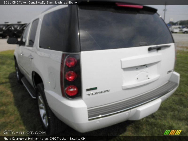 Summit White / Ebony 2011 GMC Yukon Denali AWD