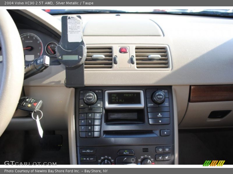 Silver Metallic / Taupe 2004 Volvo XC90 2.5T AWD