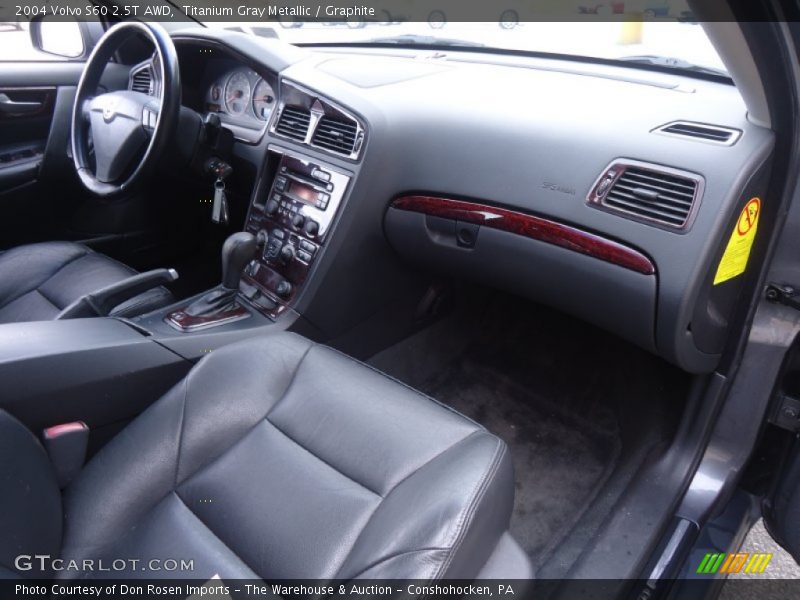 Dashboard of 2004 S60 2.5T AWD