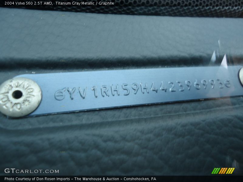 Titanium Gray Metallic / Graphite 2004 Volvo S60 2.5T AWD