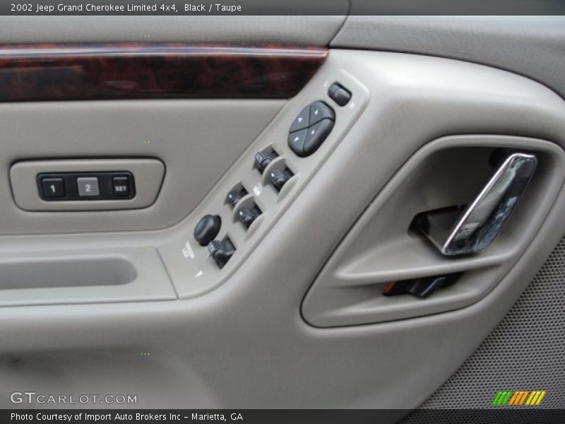Black / Taupe 2002 Jeep Grand Cherokee Limited 4x4