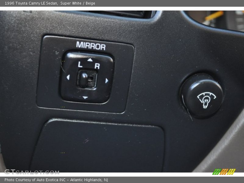 Super White / Beige 1996 Toyota Camry LE Sedan