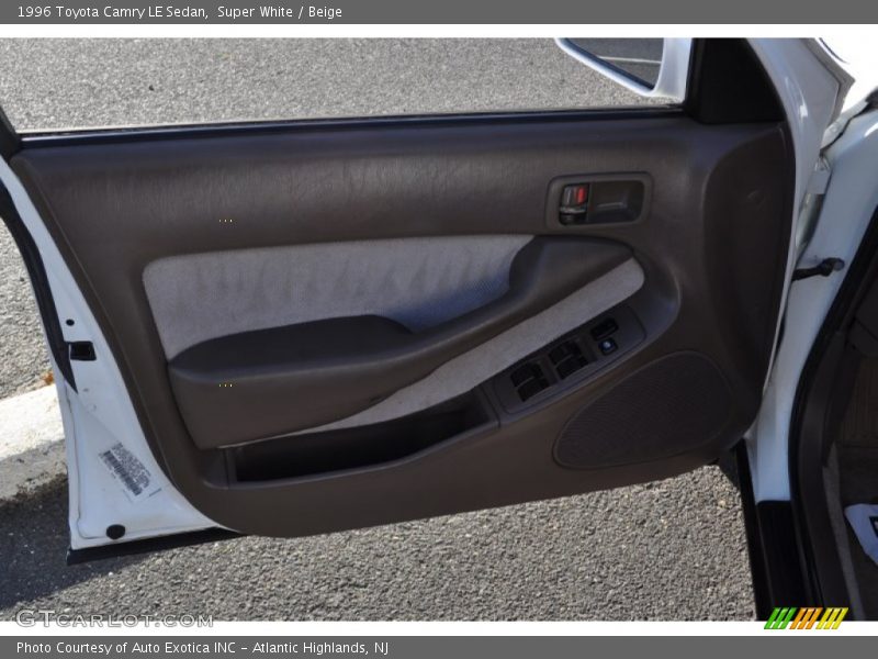 Super White / Beige 1996 Toyota Camry LE Sedan