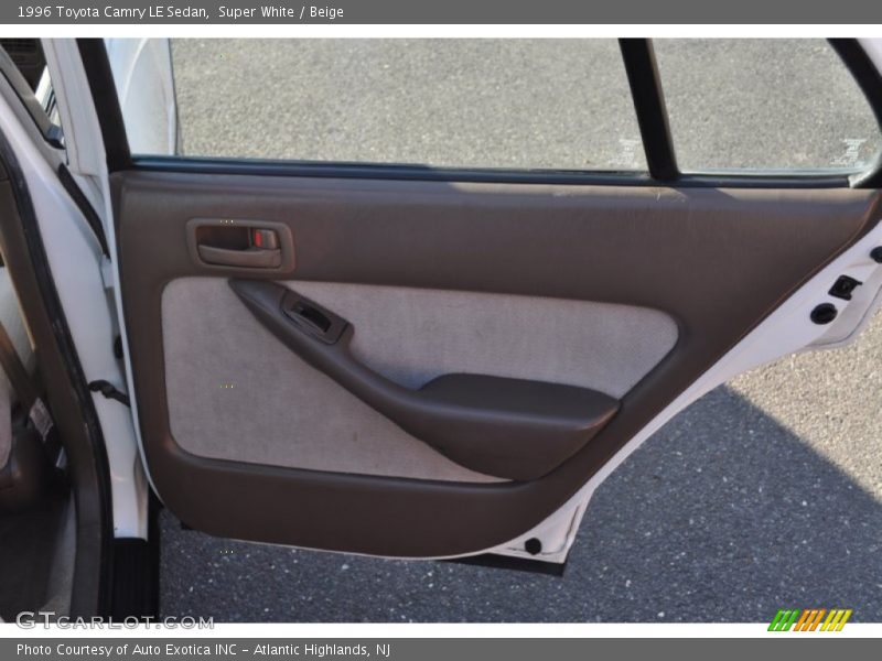 Super White / Beige 1996 Toyota Camry LE Sedan