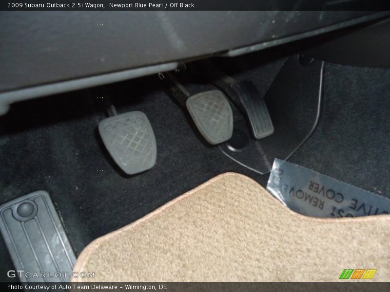 Newport Blue Pearl / Off Black 2009 Subaru Outback 2.5i Wagon
