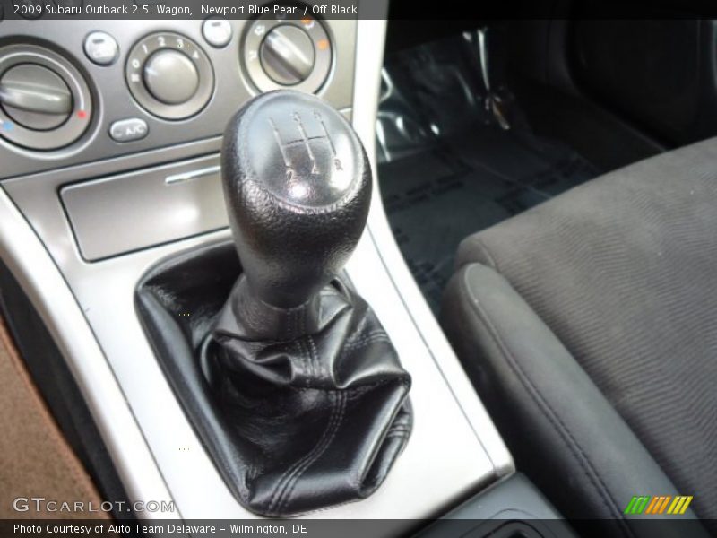 Newport Blue Pearl / Off Black 2009 Subaru Outback 2.5i Wagon