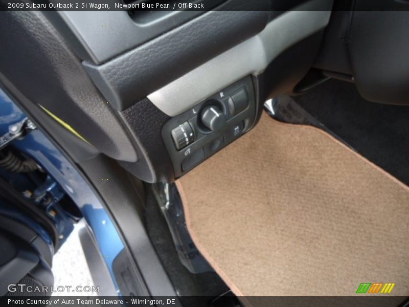 Newport Blue Pearl / Off Black 2009 Subaru Outback 2.5i Wagon