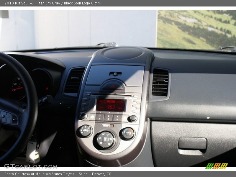 Titanium Gray / Black Soul Logo Cloth 2010 Kia Soul +