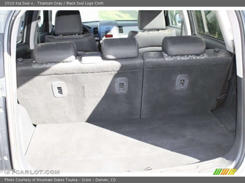 Titanium Gray / Black Soul Logo Cloth 2010 Kia Soul +