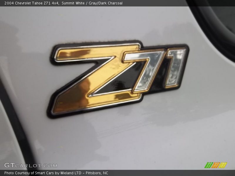 Summit White / Gray/Dark Charcoal 2004 Chevrolet Tahoe Z71 4x4