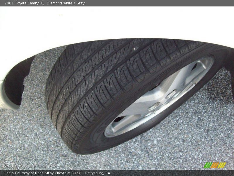 Diamond White / Gray 2001 Toyota Camry LE