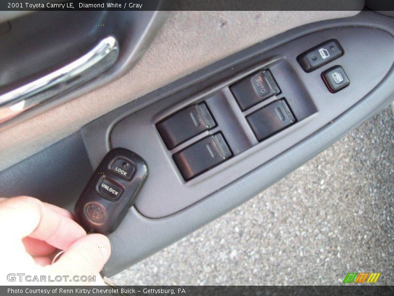 Diamond White / Gray 2001 Toyota Camry LE