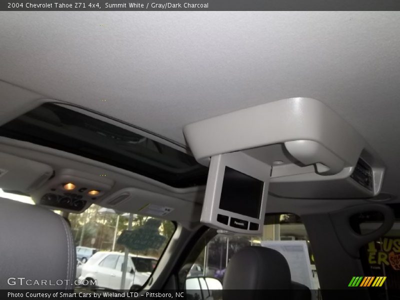 Summit White / Gray/Dark Charcoal 2004 Chevrolet Tahoe Z71 4x4