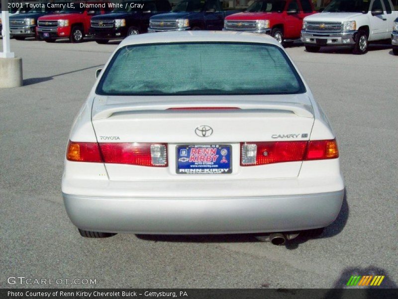 Diamond White / Gray 2001 Toyota Camry LE