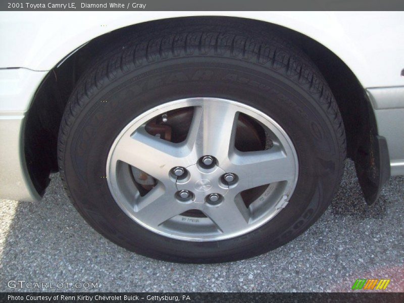 Diamond White / Gray 2001 Toyota Camry LE