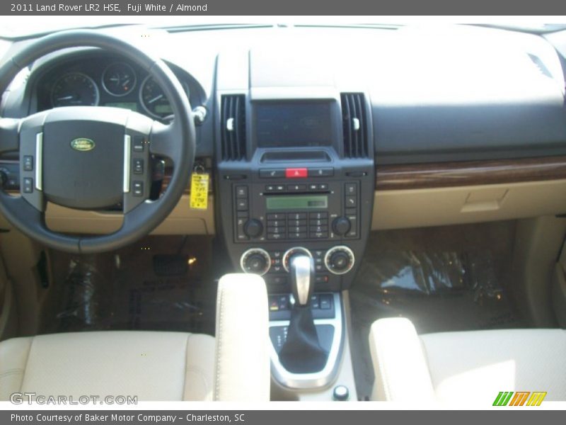 Fuji White / Almond 2011 Land Rover LR2 HSE