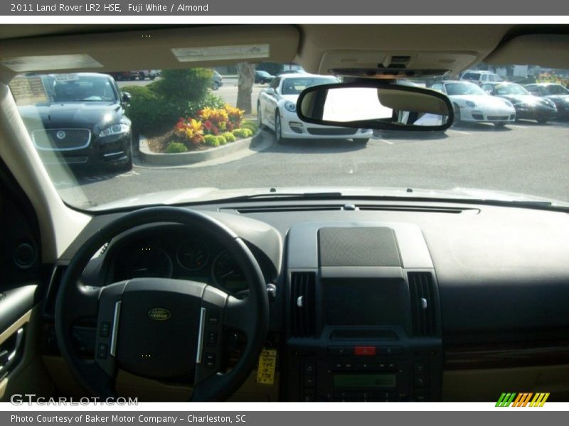 Fuji White / Almond 2011 Land Rover LR2 HSE