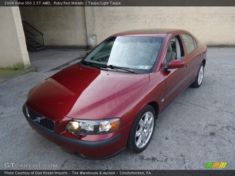 Front 3/4 View of 2004 S60 2.5T AWD