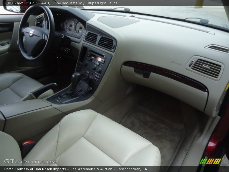 Dashboard of 2004 S60 2.5T AWD