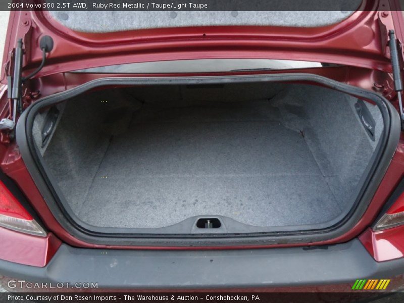  2004 S60 2.5T AWD Trunk