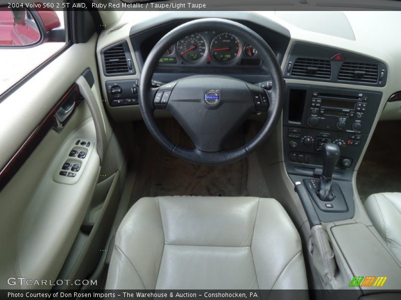 Dashboard of 2004 S60 2.5T AWD