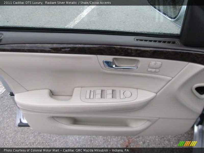 Radiant Silver Metallic / Shale/Cocoa Accents 2011 Cadillac DTS Luxury